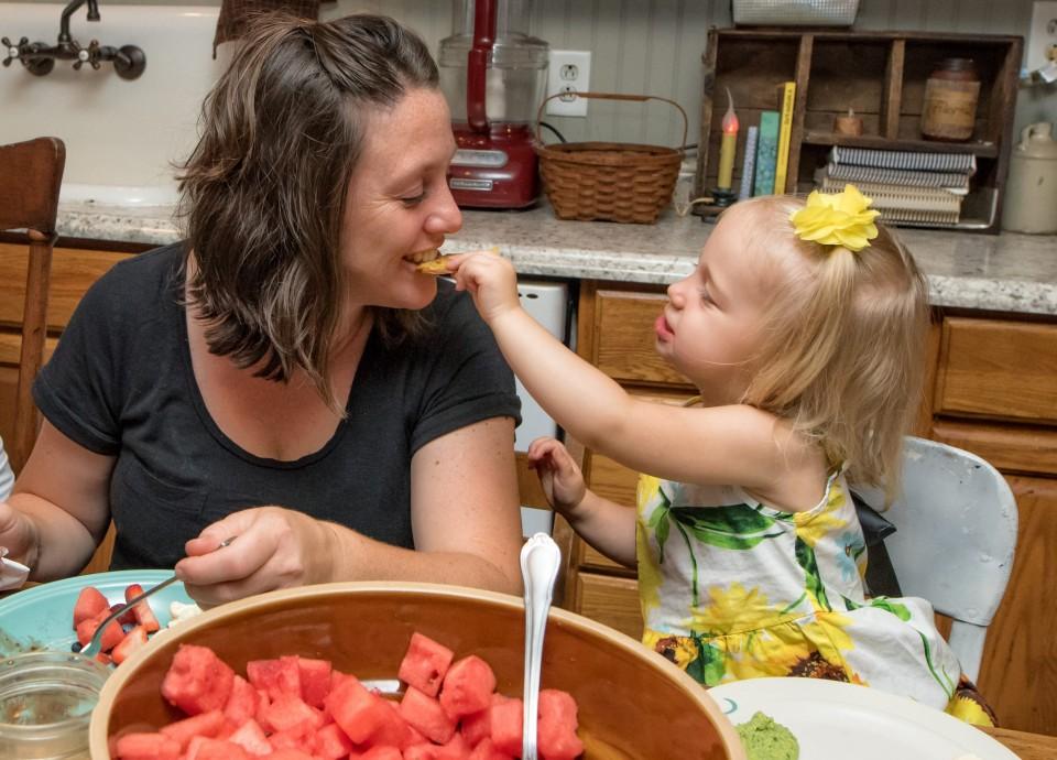 Child-feeding-mom-Nutrition